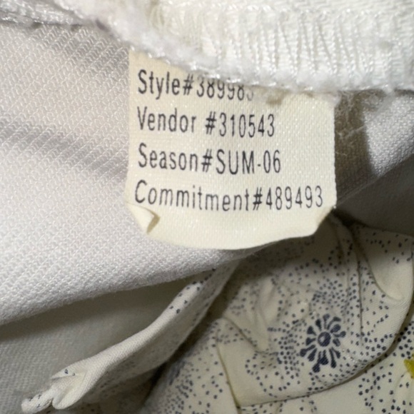 Banana Republic White Flared boot cut Jeans. Size 10 Sum-06 NWOT - Picture 11 of 12